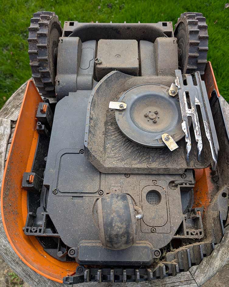 shot of bottom side of Worx Landroid WR-165E mower